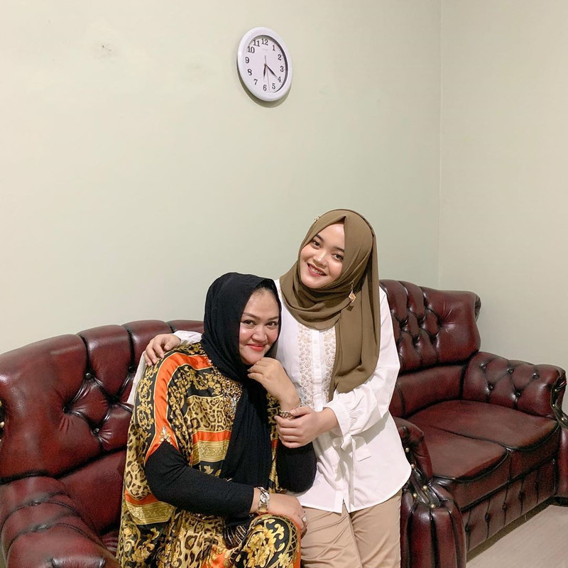 Putri Delina dan mendiang sang ibu, Lina