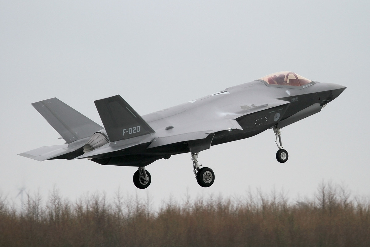 041_F-35A_KLu_F-020_322 sq