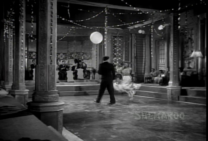 Barsaat-1949-DVDRip-Hindi-480p-AVC-AAC-2-0-mkv-0002