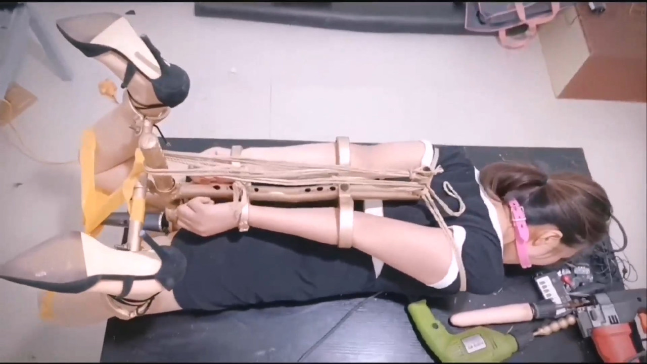 飞天原创 小丽k9架及重口味道具让她测试一下.mp4_20211030_185249.085