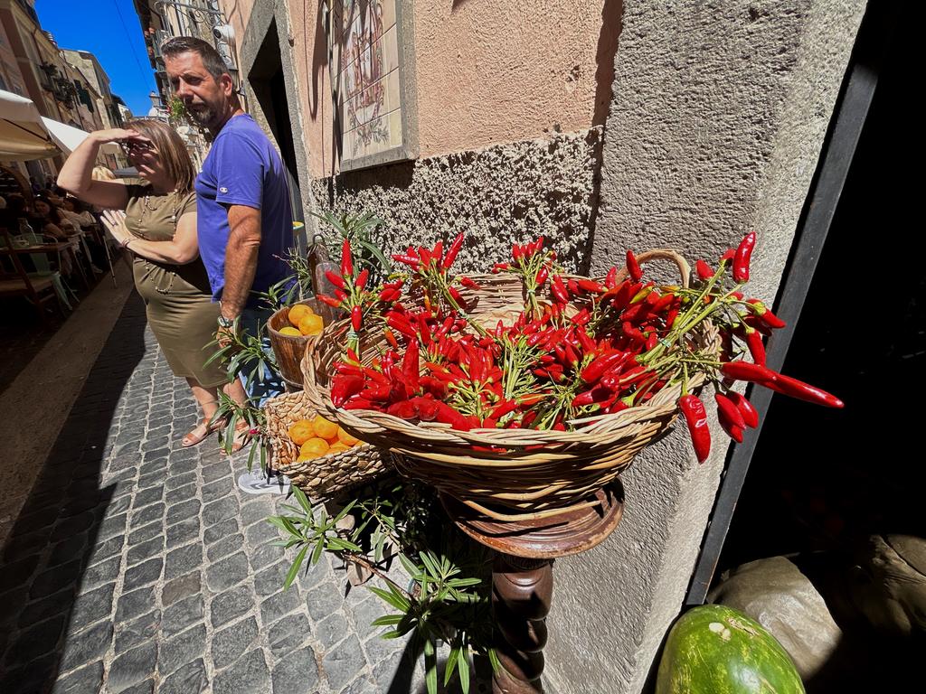 Жаркий сентябрь на побережье Тирренского моря.