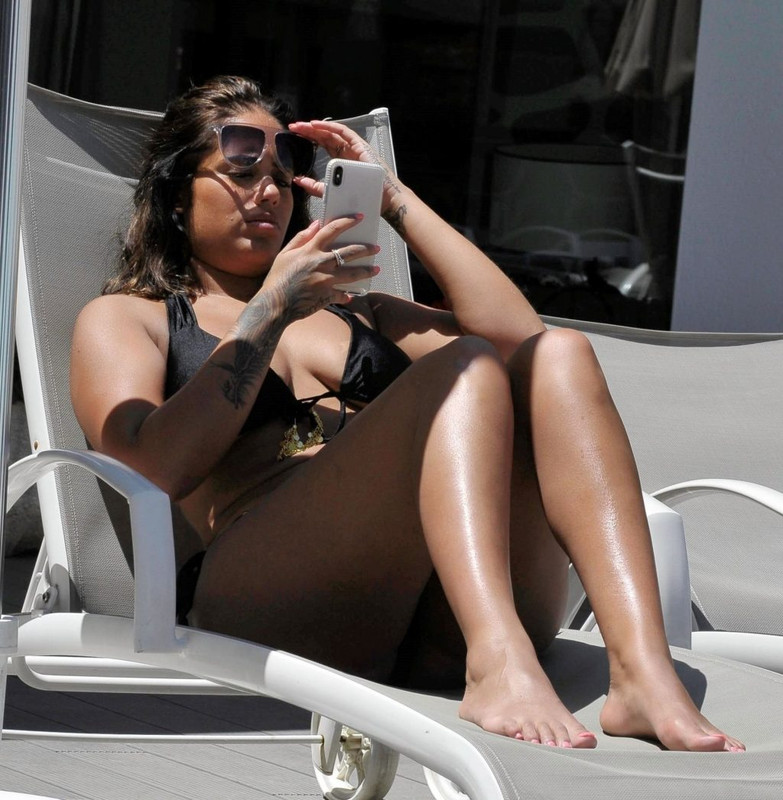 Malin-Andersson-upskirtSTARS.com (4)