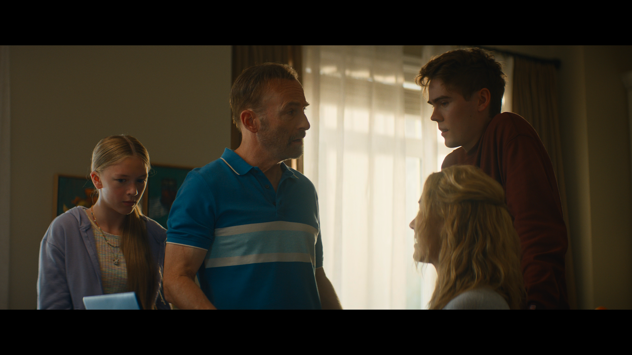 mpv shot Nobody 2 2025 2160p UHD BDRemux HDR DV HEVC Neciporuk 00 15 11 0002