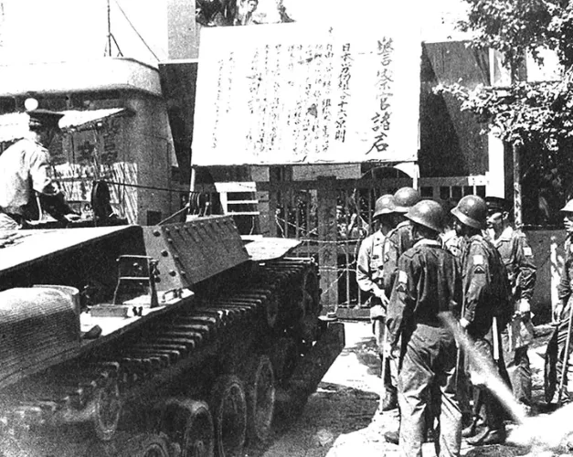 Reconversion de chars Type-97-Chi-Ha-bulldozer-et-utilis-par-la-police-de-Tokyo-pendant-les-gr-ves-des-studios-de-cin-ma