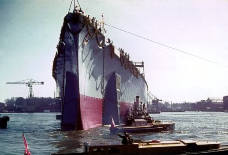 Botadura del acorazado Tirpitz el 1 de abril de 1939, en el astillero de Kriegsmarinewerft Wilhelmshaven