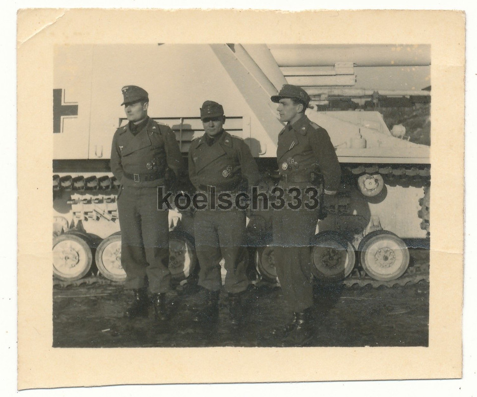 Foto StuG Panzermänner mit Orden am Panzerjäger Panzer Hornisse 