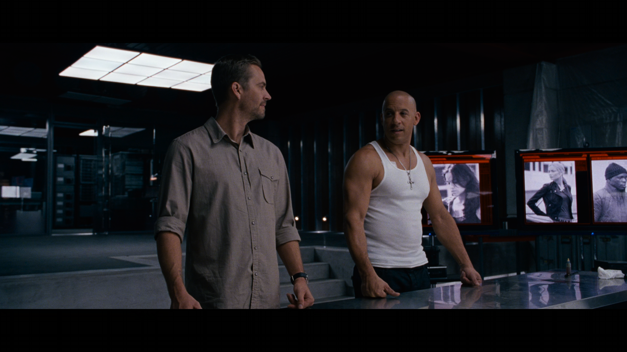Fast.&.Furious.6.2013.2160p.UHD.BDRemux.DTS-HD.HDR.DoVi.Hybrid.P8.by.DVT.mkv_snapshot_00.36.26_[2022