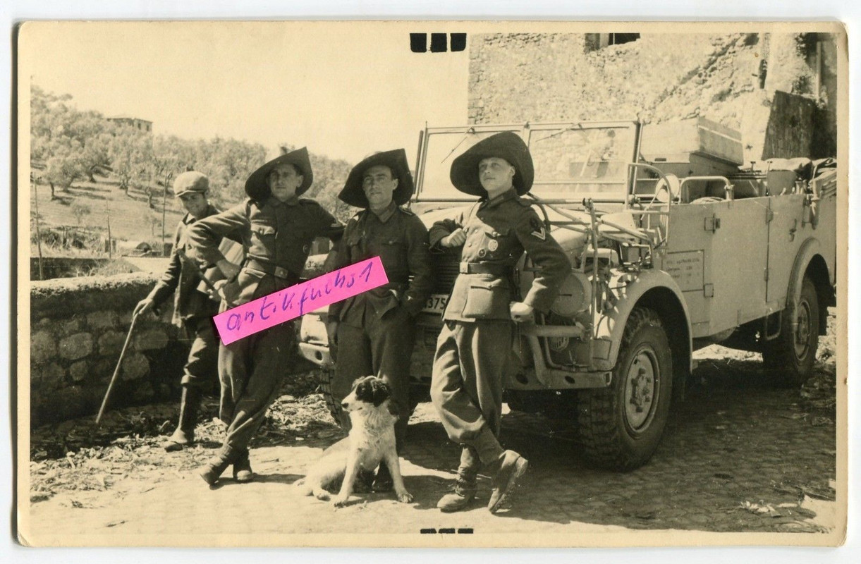 schwerer WH-Kübelwagen WH-1024375 an der Südfron