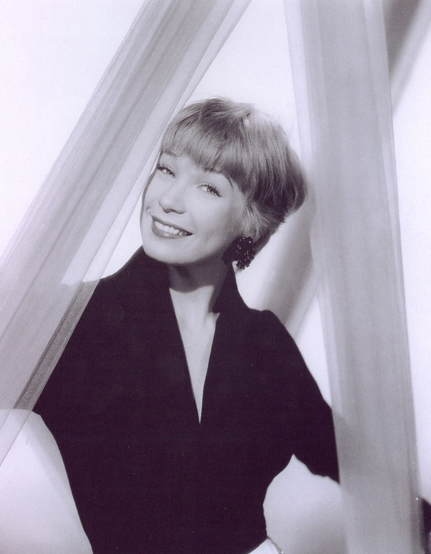 Shirley_MacLaine_b86