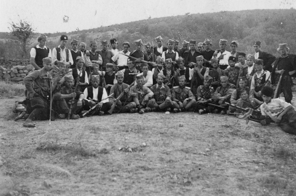 4.батаљон 1.груж. Мој отаЦ сЛАВОМИ? СЕДИ У С?ЕДИНИ СА БЕЛОМ К?АГ