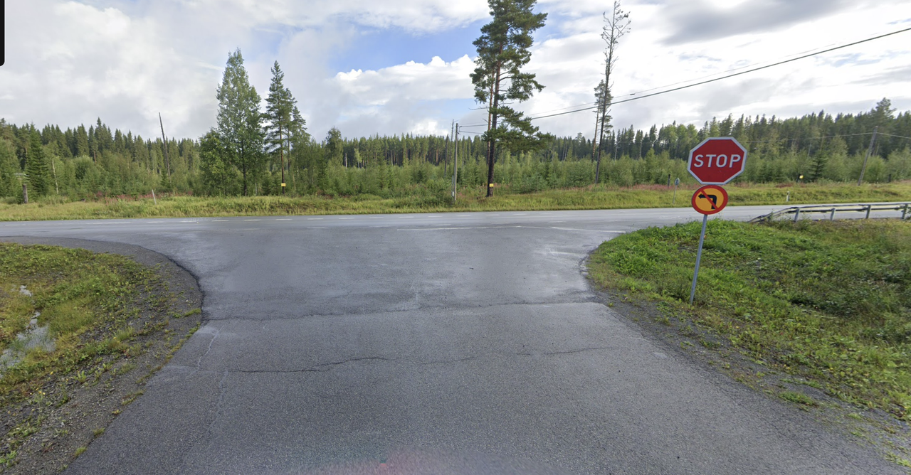 [NH] E45 near Östersund, missing no left turn sign that causes a wrong ...