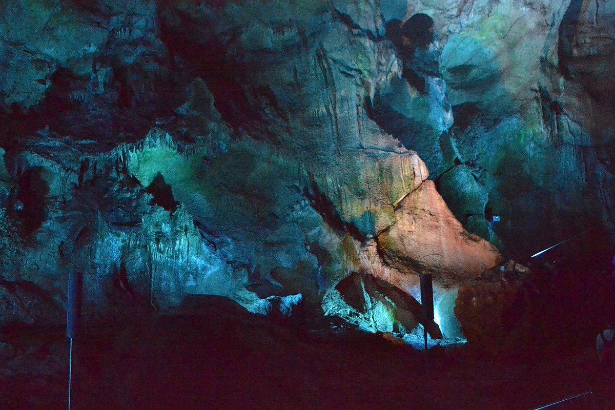 [Obrazek: 1280px-Ledenika-cave-024.jpg]