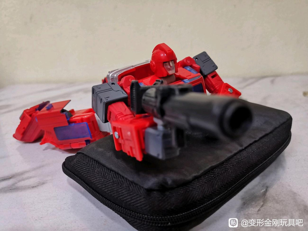 Studio-Series-86-Voyager-Ironhide-07