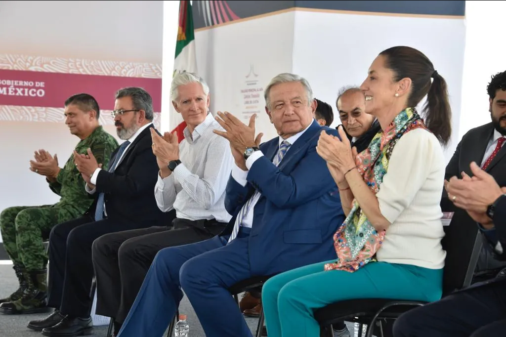 AMLO contento porque se acortan los tiempos para llegar al AIFA