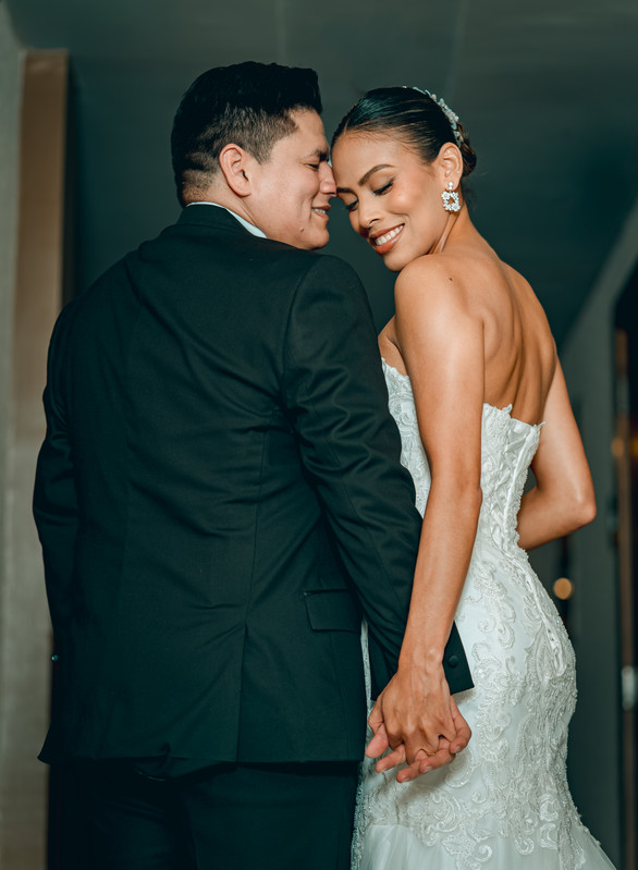 Novia y esposo juntos en la previa