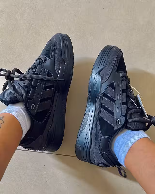 Adidas adi2000 – imagen principal