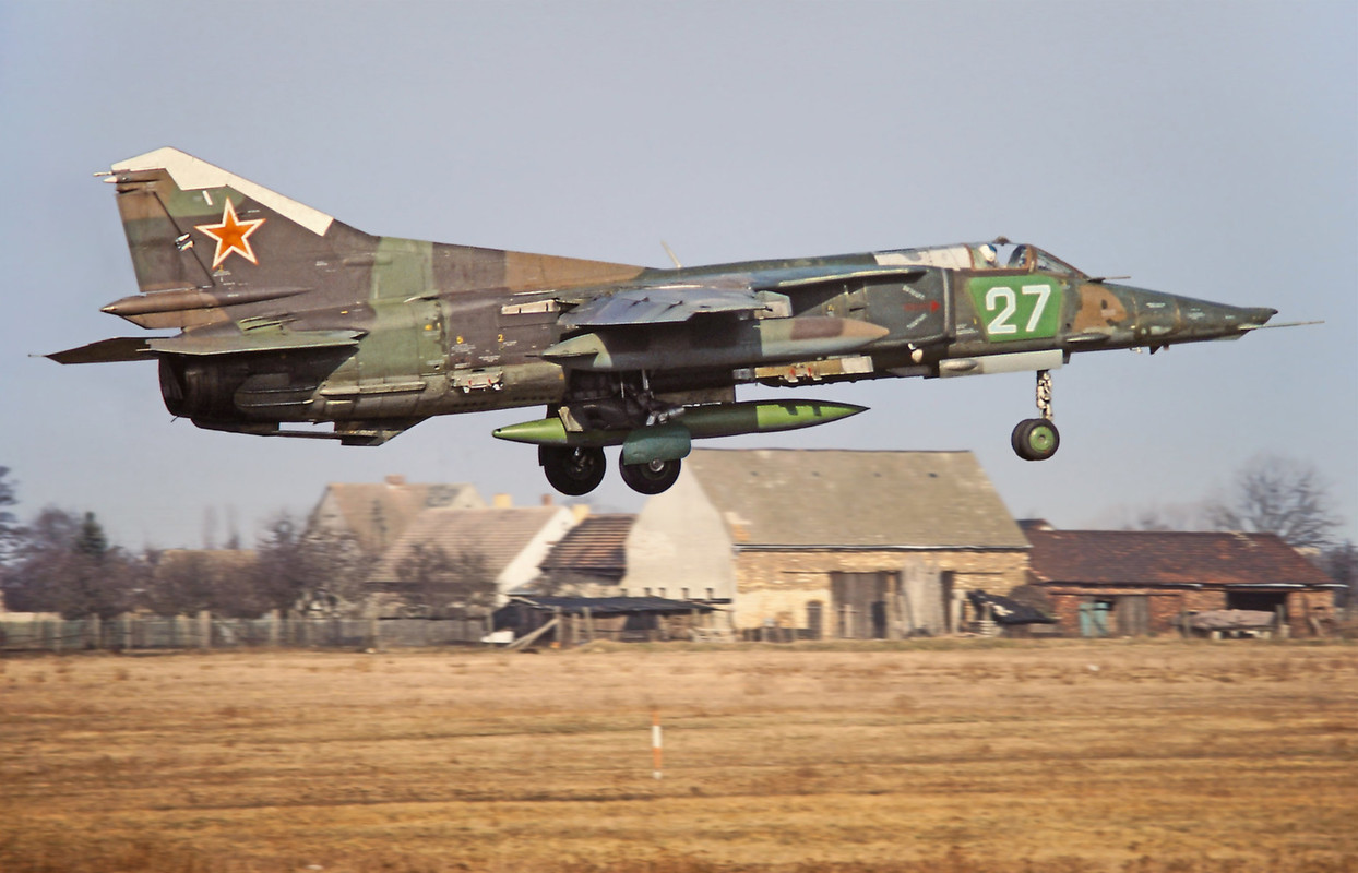 559 APIB Mig-27K 27 Blue_76802643380,  Frühling 1993 (3)a