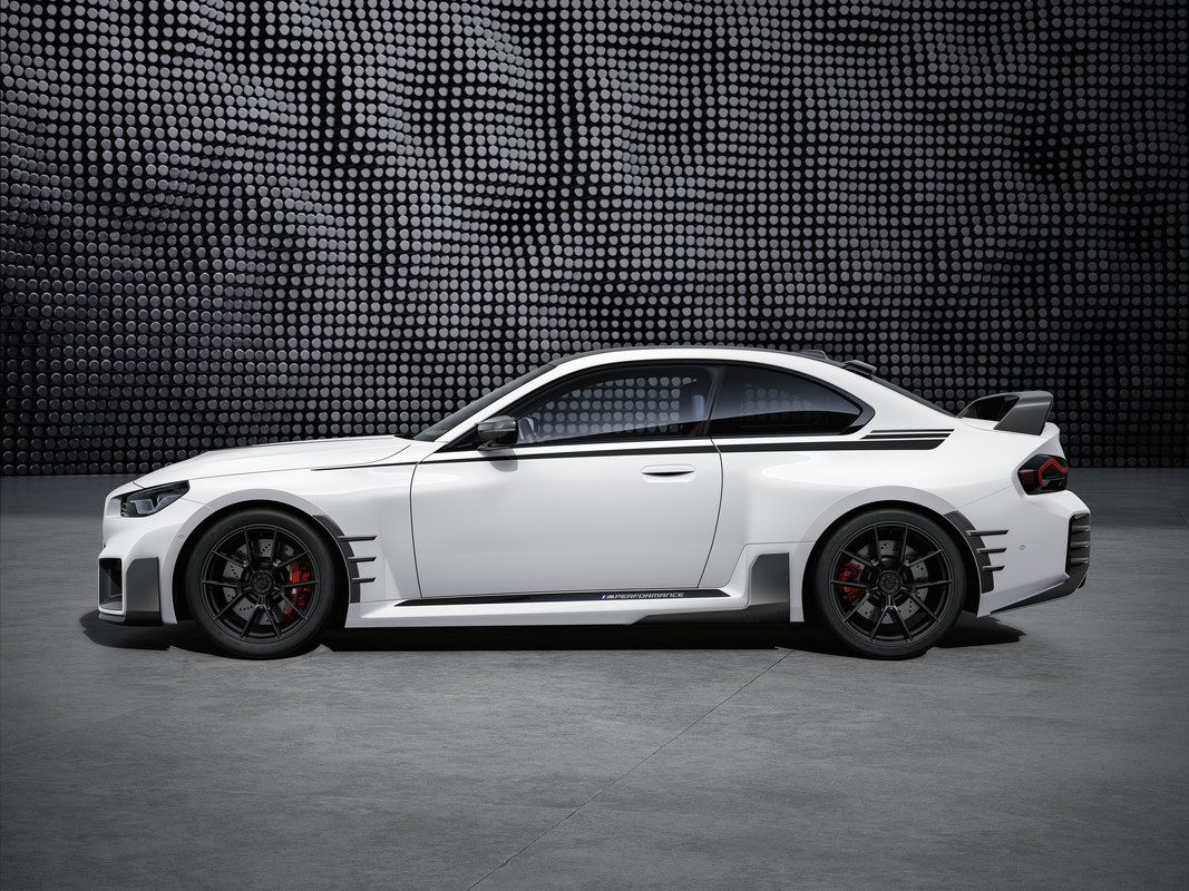 P90484610_highRes_the-bmw-m-performanc
