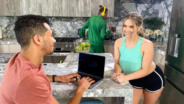 CrazyCollegeGFs – Angie Faith – Big Naturals Kitchen Cheater