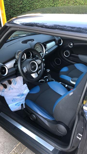 22C23553-B5F4-418D-B2D4-4A34178C2C25