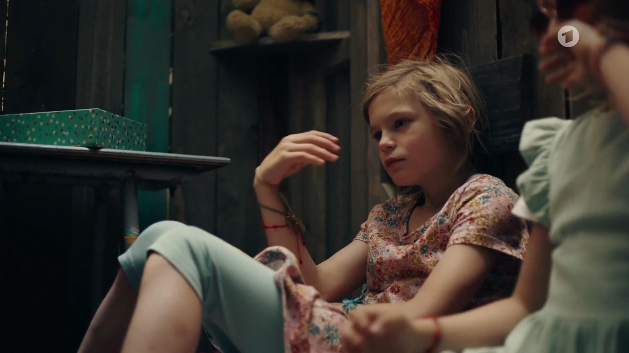 Einfach Nina (2022)_00_39_08_00_156