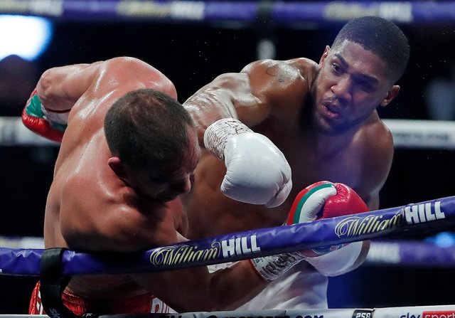 wereldkampioen-boksen-anthony-joshua-rechts-met-een-harde-hoek.jpg