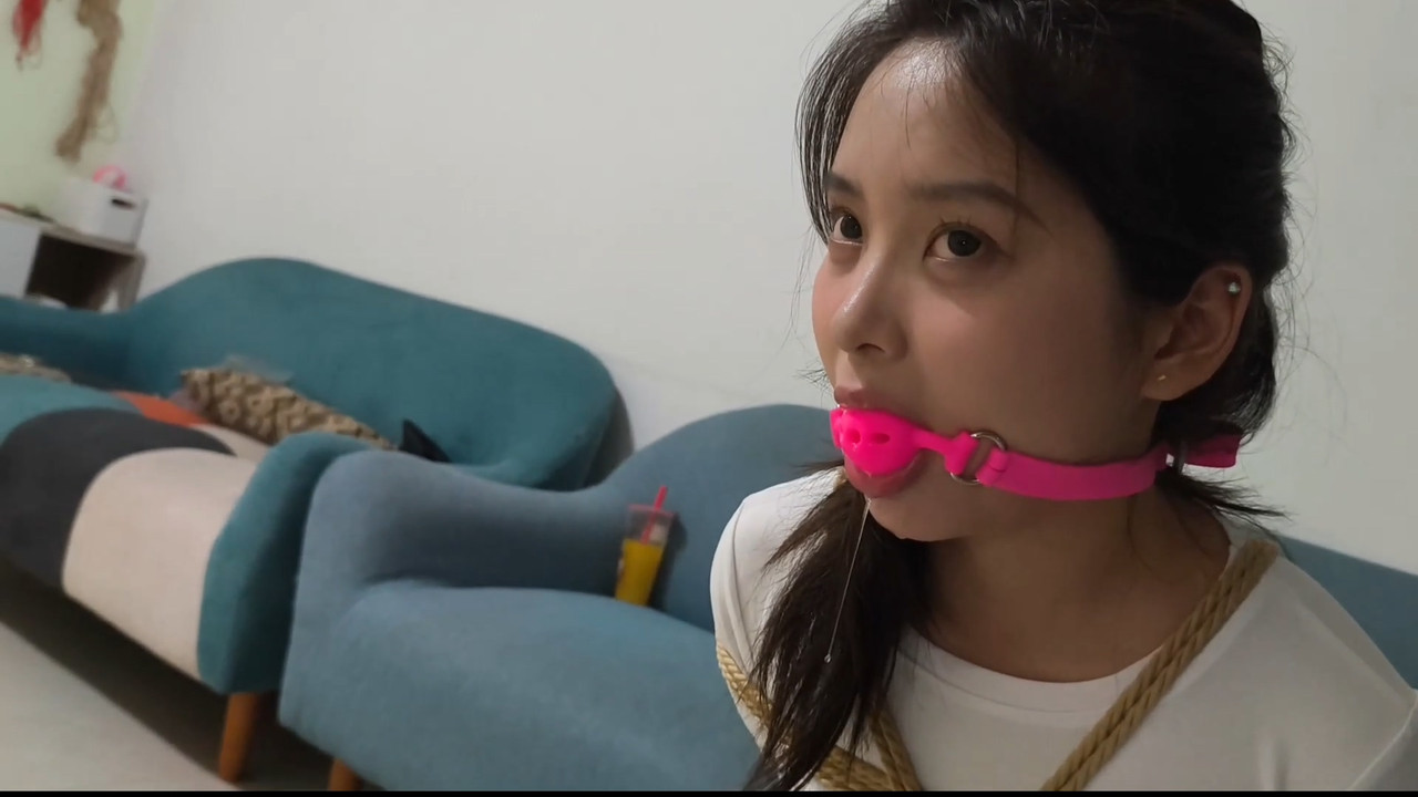 禾一原创 定制黑警捕获可爱女孩日式紧缚.mp4_20250722_130403.200