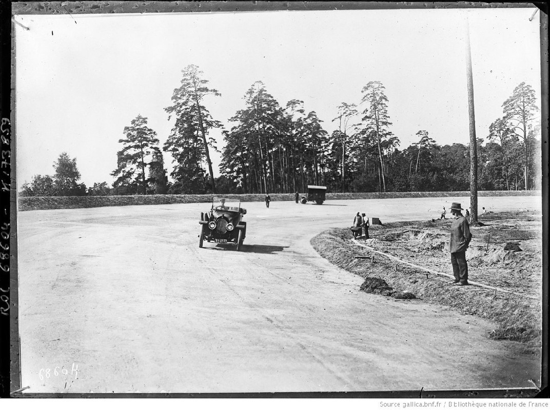 Nouvel_autodrome_à_Berlin_[connu_[...]Agence_Rol_btv1b530683073_1