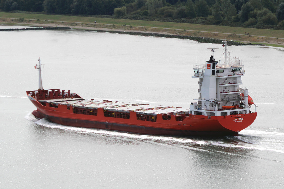 A2B  PROUD ex Ayana ex Maris - bb-achter-no.1 - IMO 9122239 - Sietas-bwnr. 1108 - 1e Aanloop Moerdij
