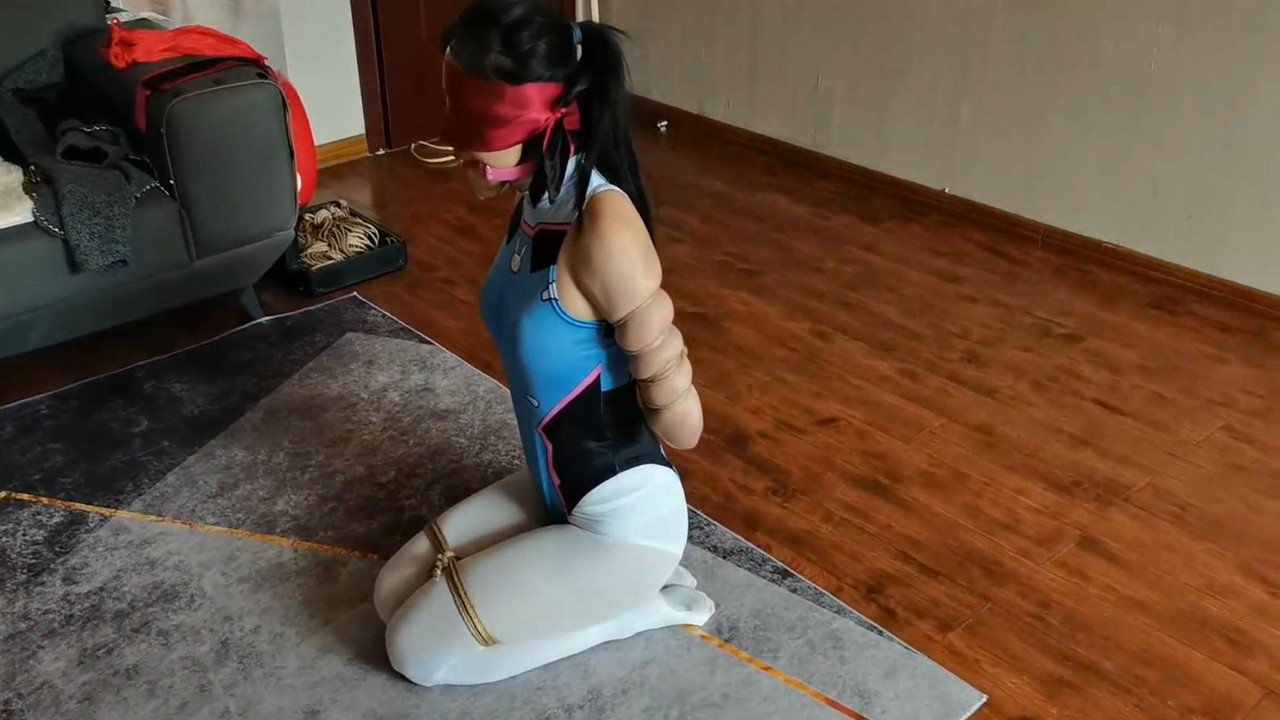 一绳所爱 五花大绑蒙眼堵嘴走绳刑.mp4_20220304_185220.768