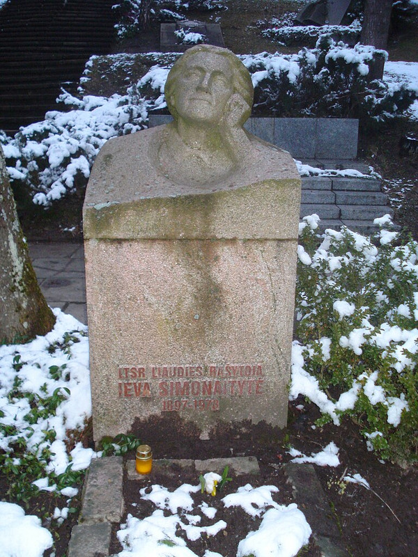 Ieva-Simonatyte-Grave2