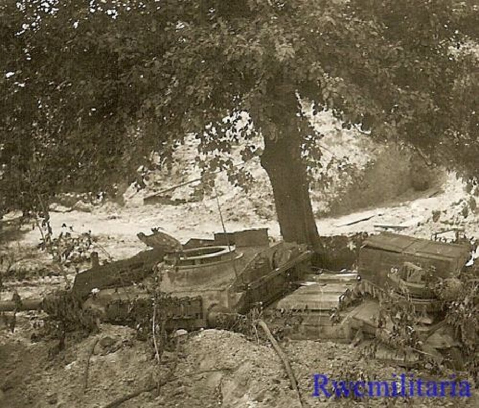 US Soldier View Abandoned German Sturmgeschütz Panzer Tank in Wo