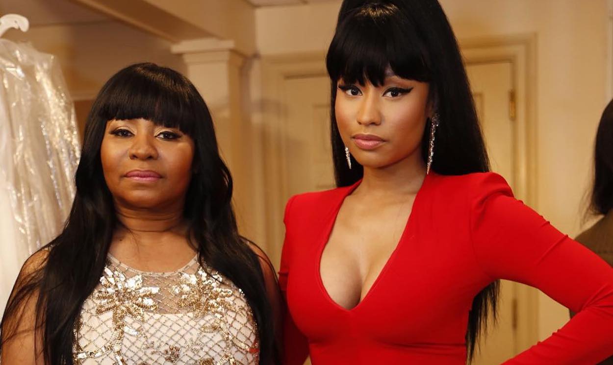 nicki-minaj-and-carol-maraj-4136371600434183