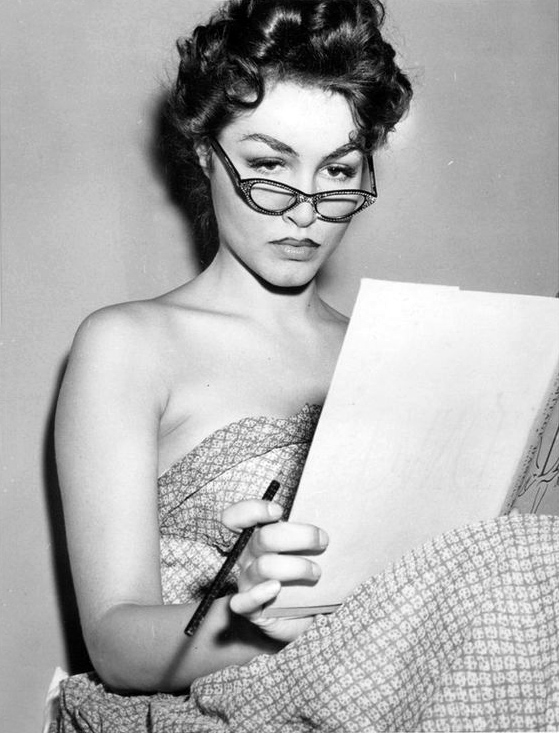 Julie_Newmar_mb06