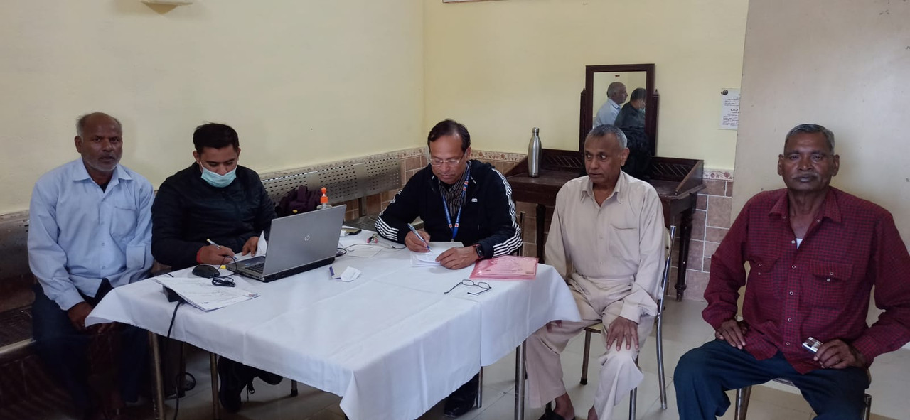 स्मार्ट कार्ड यू एम आई डी बनाये जाने हेतु लगाये जा रहे शिविर