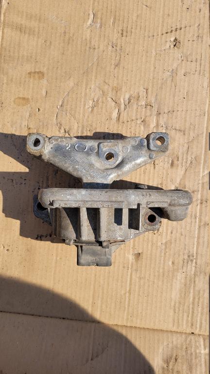 Опора двигателя