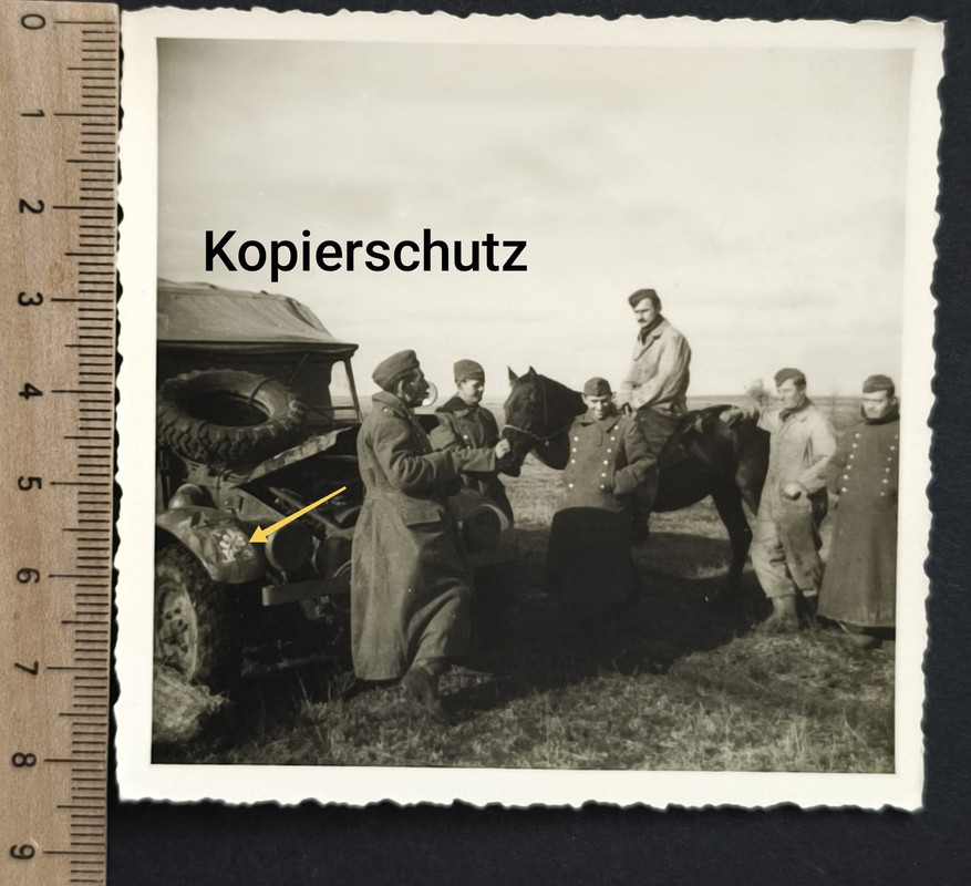 Lastwagen, Geländewagen, Truppenkennung, Wehrmacht,Soldaten (1)