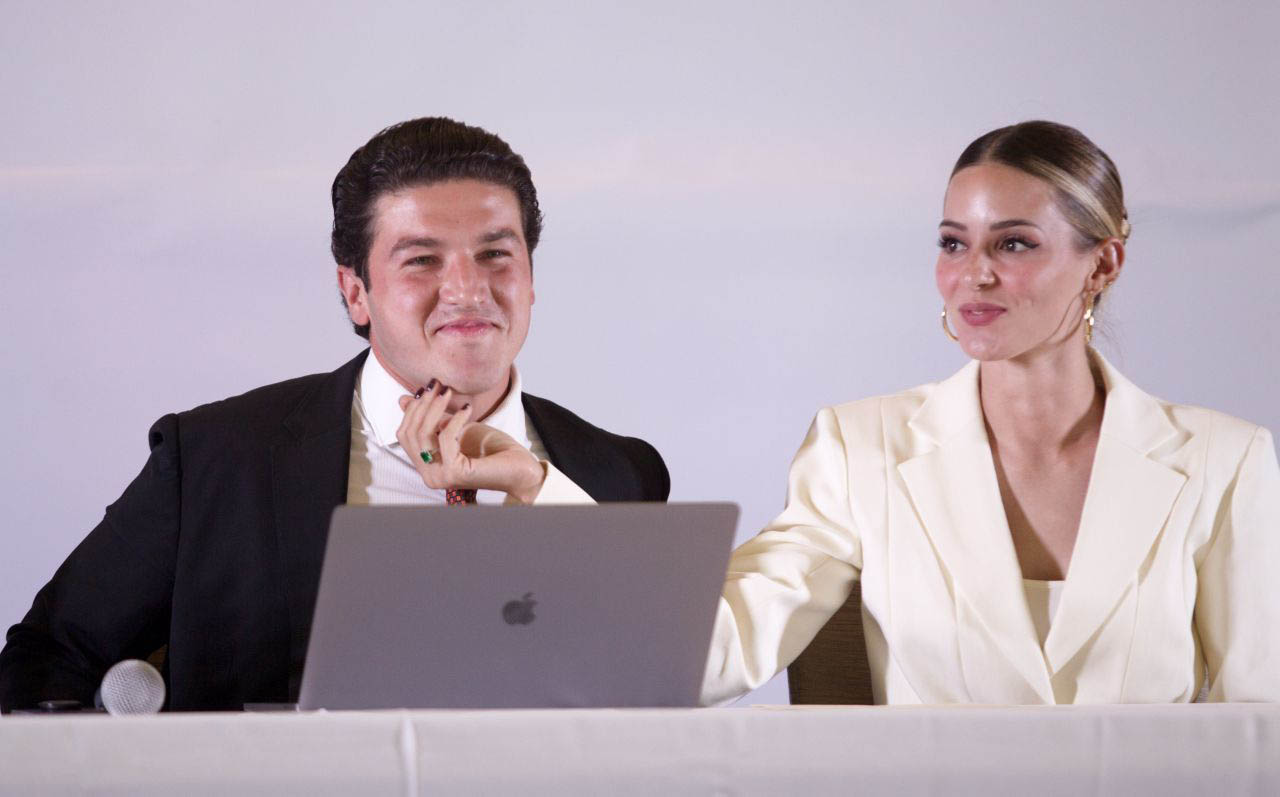 Samuel García y Mariana Rodríguez son criticados por rifar iPhone 13
