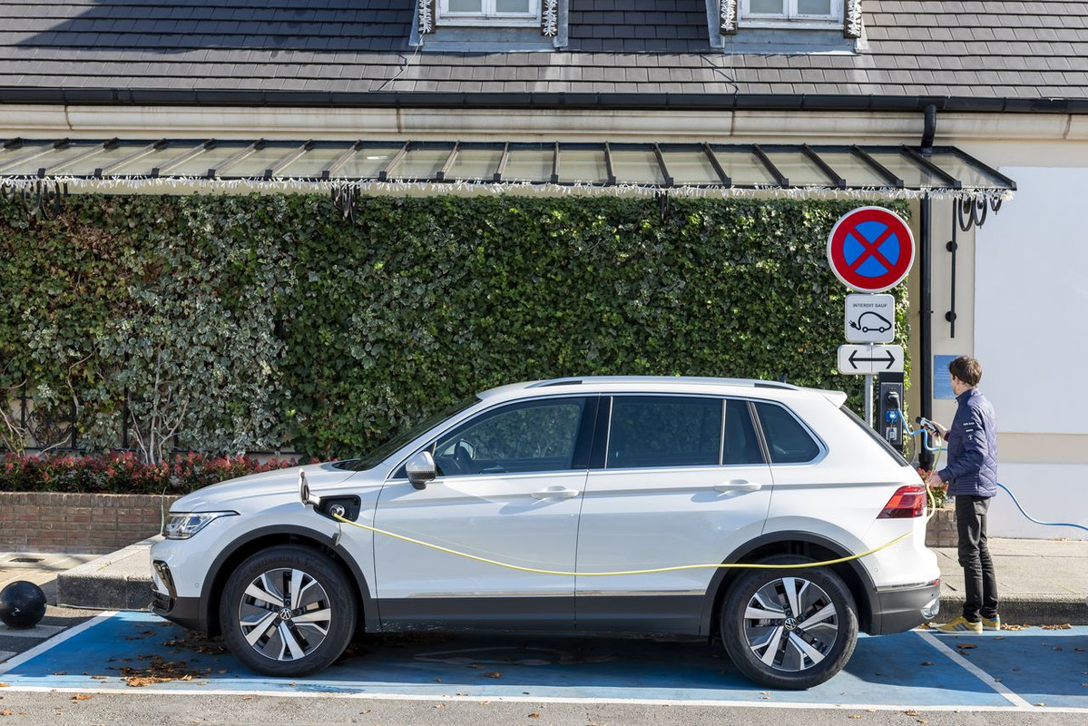 7886F79F-90E6-4888-9FE1-1029D8ED2157