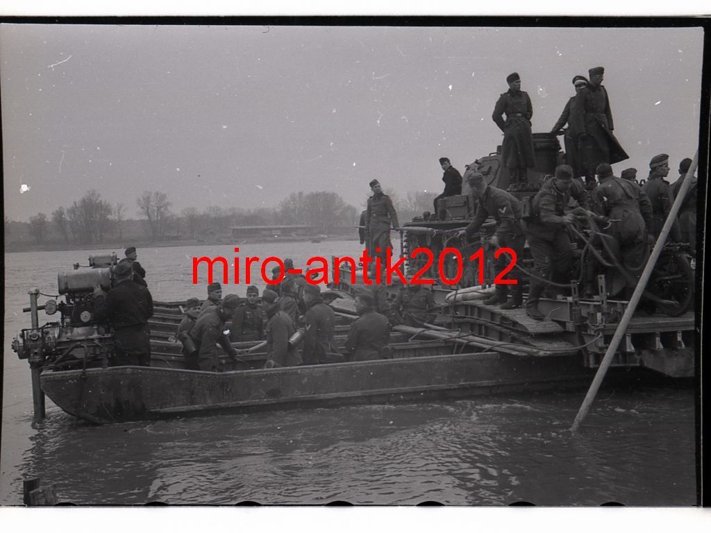 Panzer, Flussüberquerung mit Flossfähre, 4