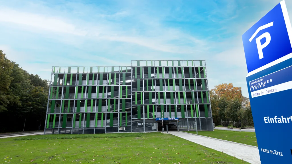 20241122-duisburg-ude-parkhaus-au-enansicht.webp