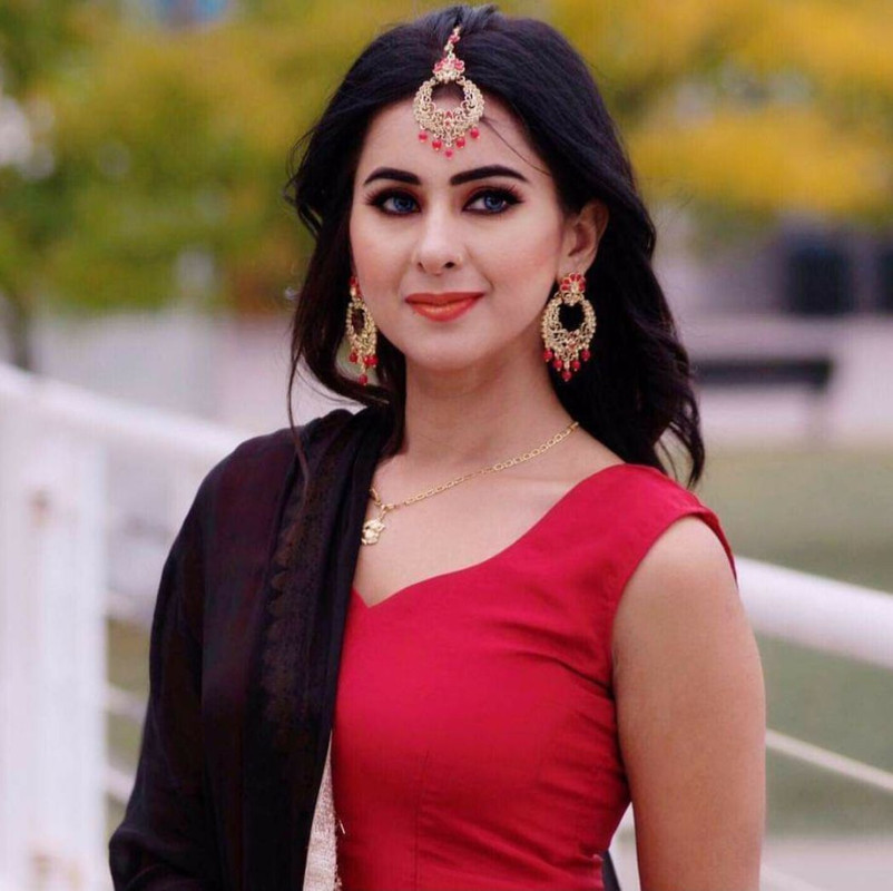 Meethi Kalhar hot onlyfans model flashing her ass