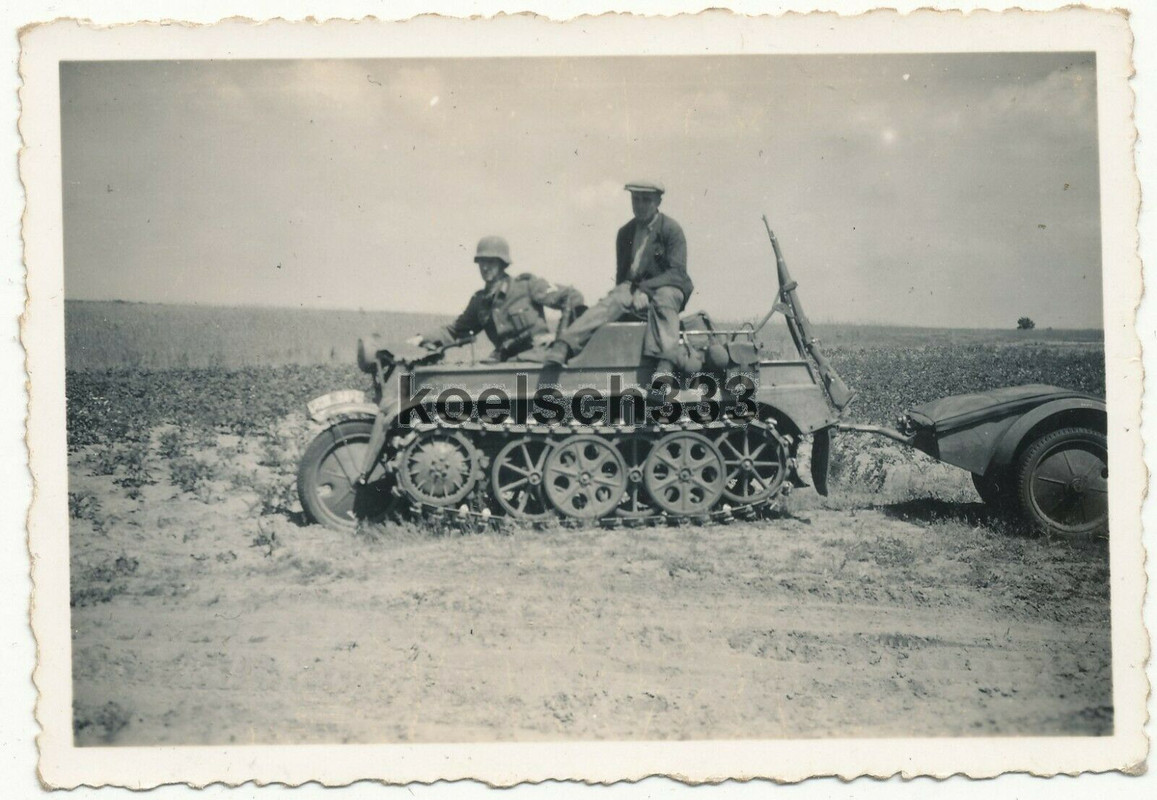 Foto Kradschütze mit NSU Kettenkrad und Anhänger bei Pariczi an der Ostfront