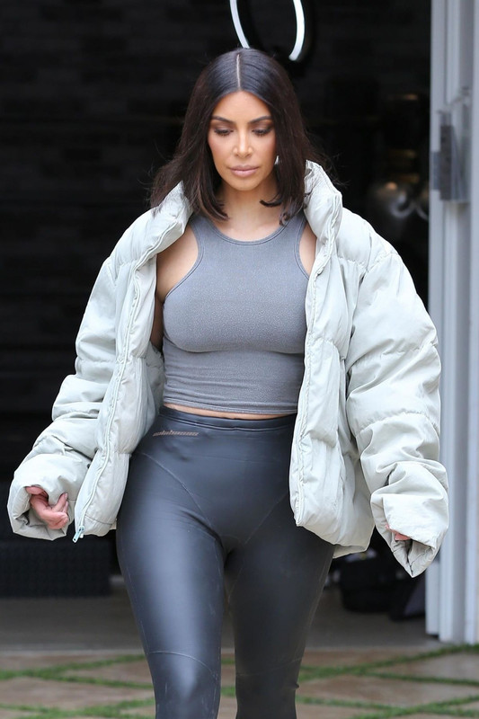 kim-kardashian-out-for-a-coffee-in-calabasas-04-30-2018-13