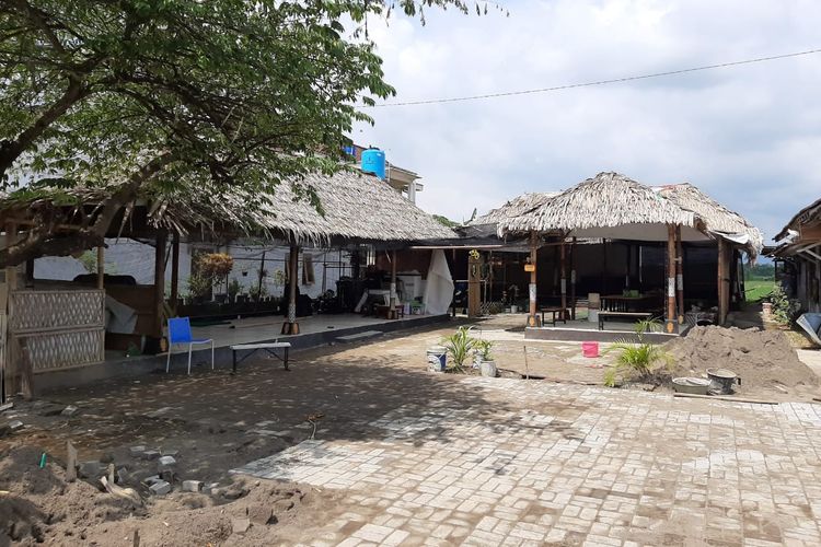 Rumah kontrakan Raja Keraton Agung Sejagat Toto Santoso (sebelumnya Totok) di RT 05/RW 04 Dusun Berjo Kulon, Desa Sidoluhur, Kecamatan Godean, Kabupaten Sleman, digeledah polisi, Rabu (15/1/2020).