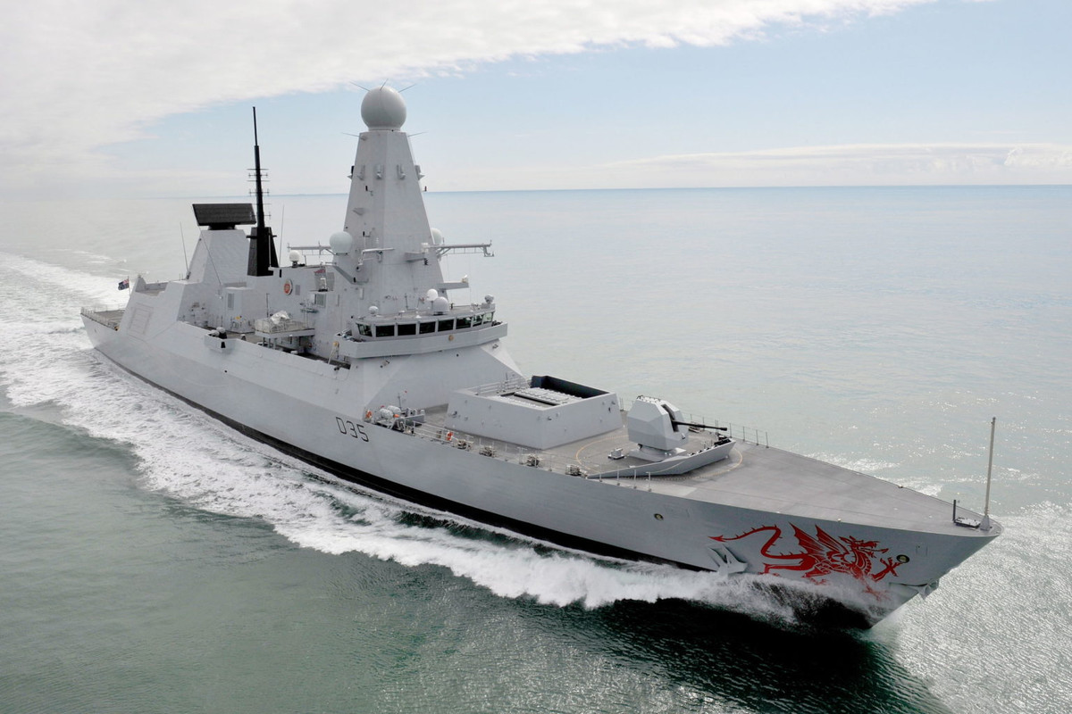 Royal-Navy-Type-45-Destroyer-HMS-Dragon.