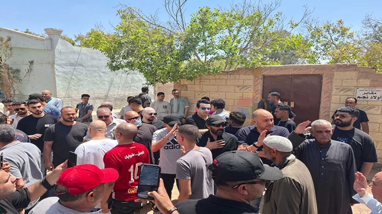 في جو من الحزن والسكينة.. تشييع جنازة والدة الفنان أحمد حلمي إلى مثواها الأخير