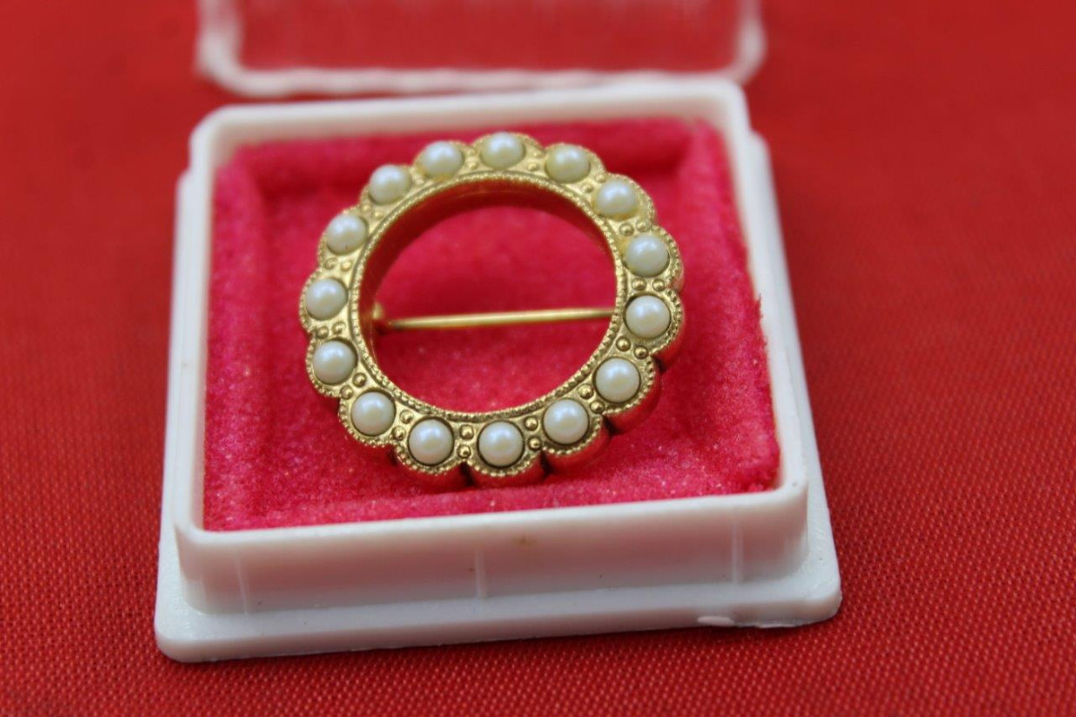 Vintage PIN BLUE RHINESTONES Circling Pearl Faux Art Deco 40/'s