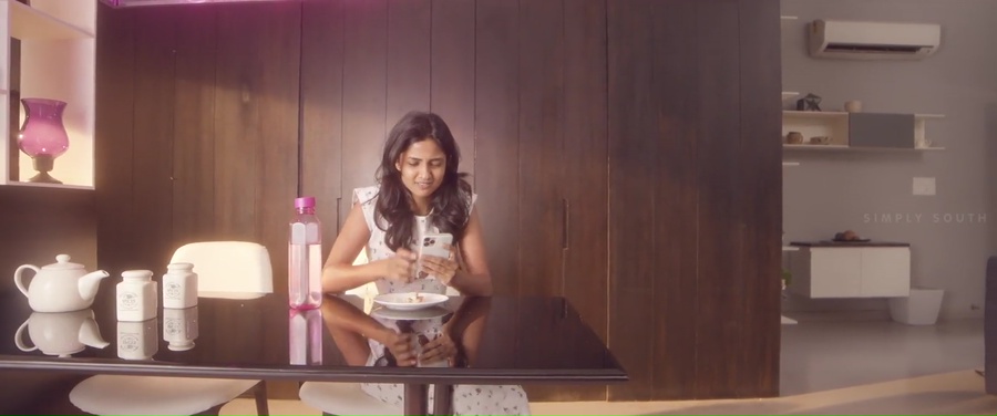 Konjam Pesinaal Yenna 2024 WebRip [Tamil] 480p, 720p Screenshot