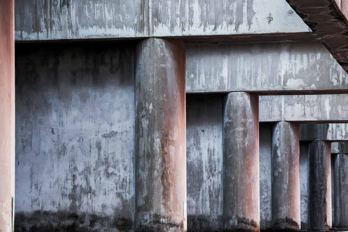 Muestra las bases de una estructura sólida de hormigón en forma de tabiques y columnas.
Créditos a Jimmy Chan en pexels.com